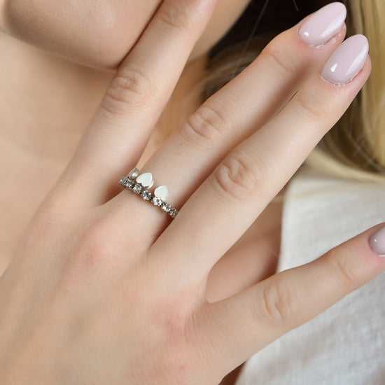 WOMEN'S STEEL RING WITH WHITE CRYSTALS AND HEARTS