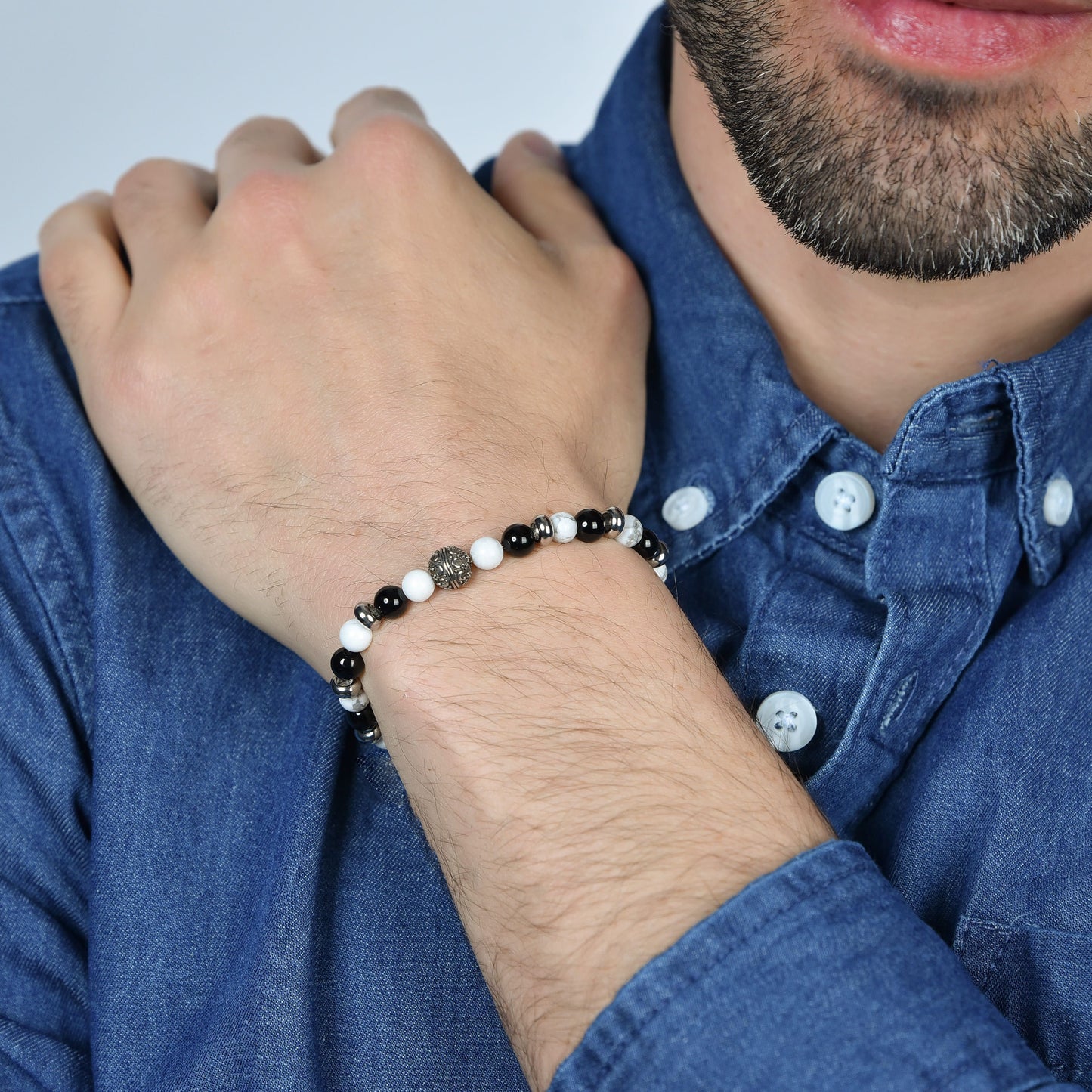 MEN'S ELASTIC BRACELET WITH BLACK AND WHITE STONES AND STEEL ELEMENTS