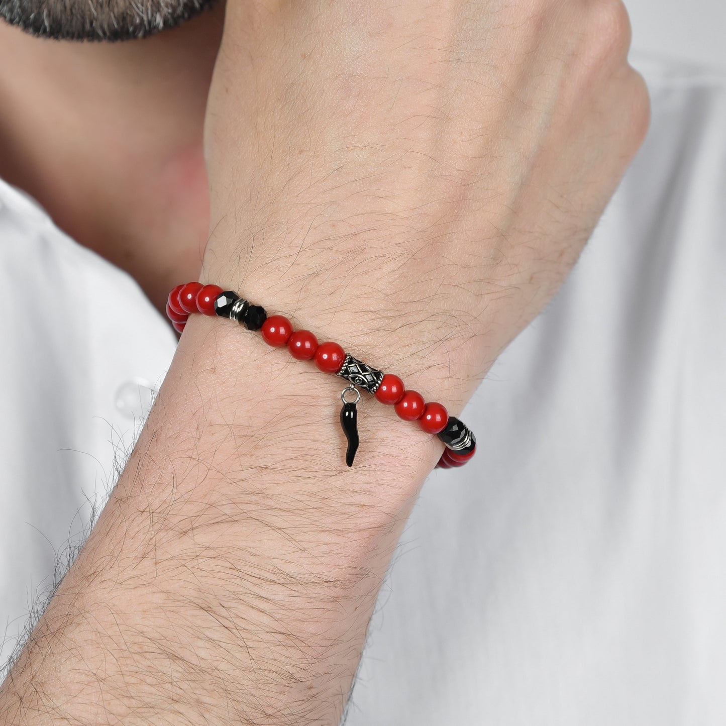 MEN'S ELASTIC BRACELET WITH RED AND BLACK STONES AND BLACK HORN