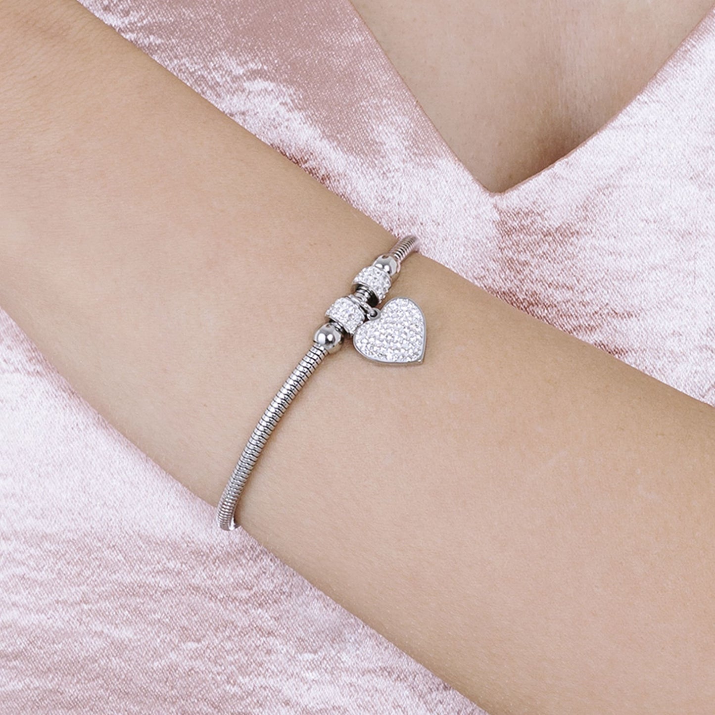 WOMEN'S STEEL BRACELET WITH HEART AND WHITE CRYSTALS