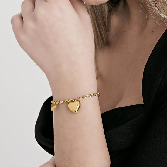 WOMEN'S IP GOLD STEEL BRACELET WITH HEARTS