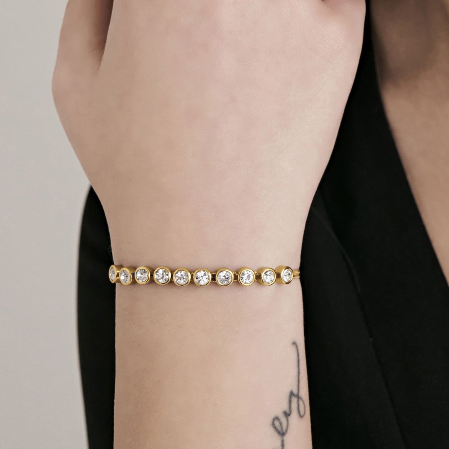 WOMEN'S IP GOLD STEEL BRACELET WITH WHITE STONES