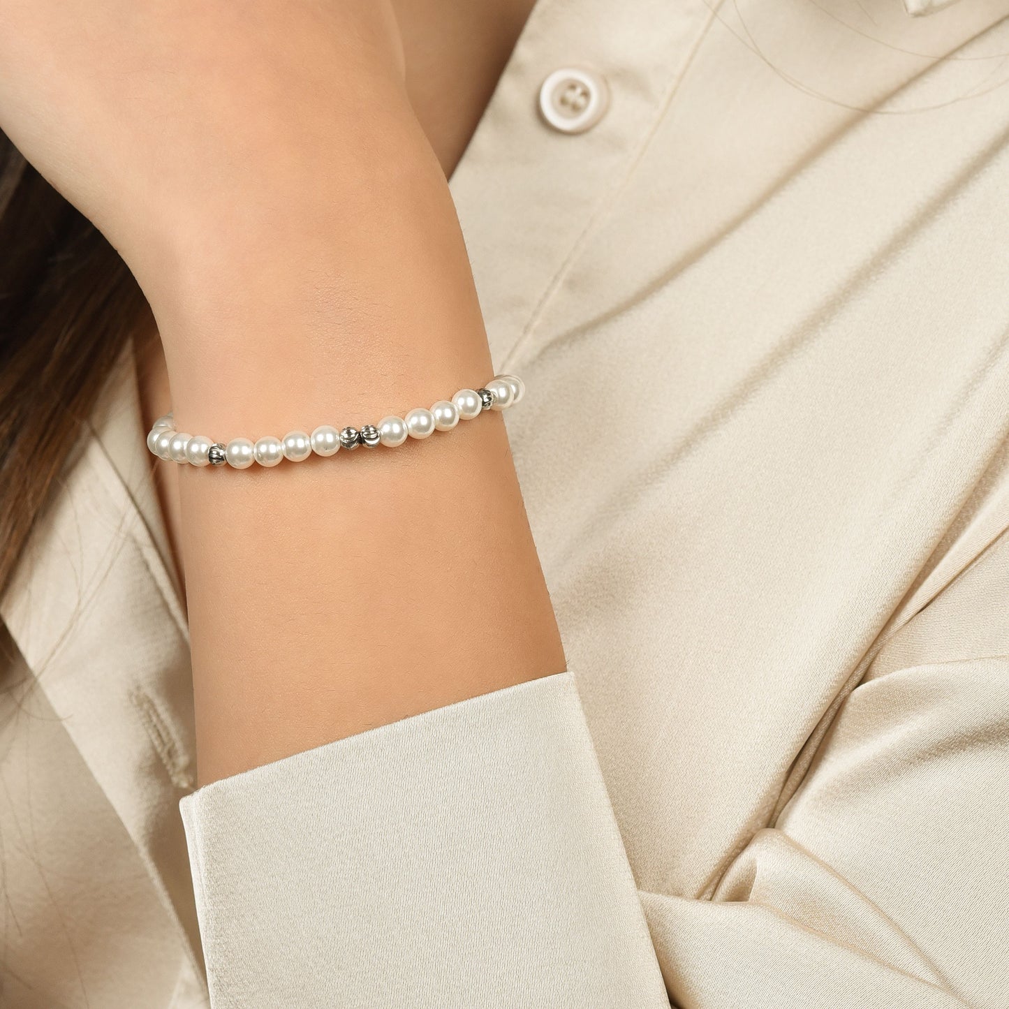 WOMEN'S STEEL BRACELET WITH PEARLS AND STEEL ELEMENTS