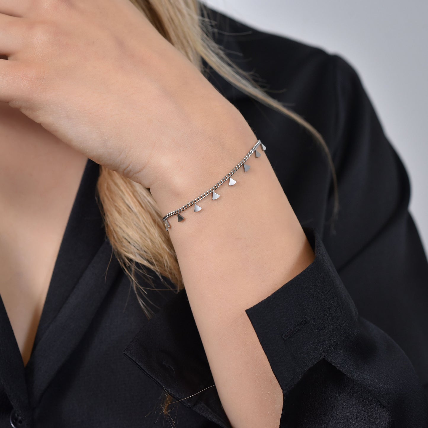 WOMEN'S STEEL BRACELET WITH TRIANGLES