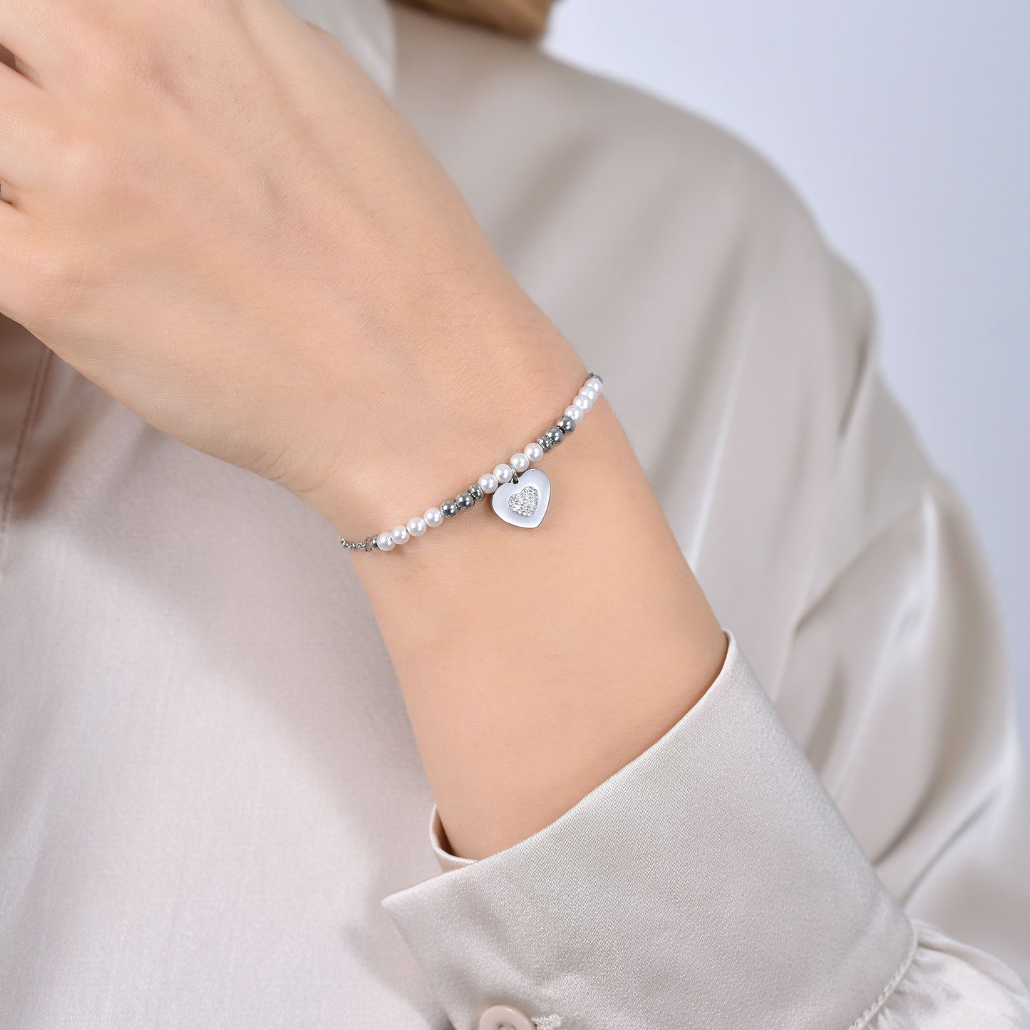 WOMEN'S STEEL BRACELET WITH PEARLS AND HEART