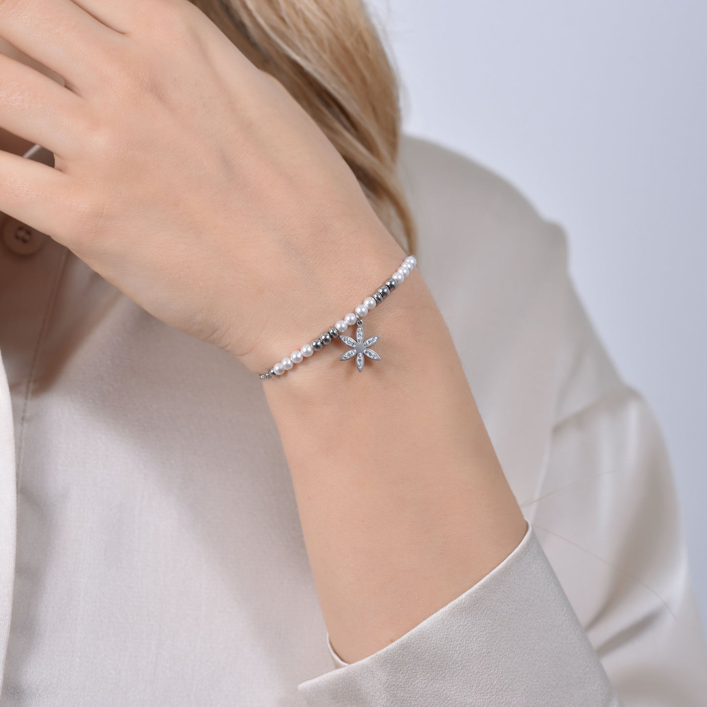 WOMEN'S STEEL BRACELET WITH PEARLS AND FLOWER OF LIFE