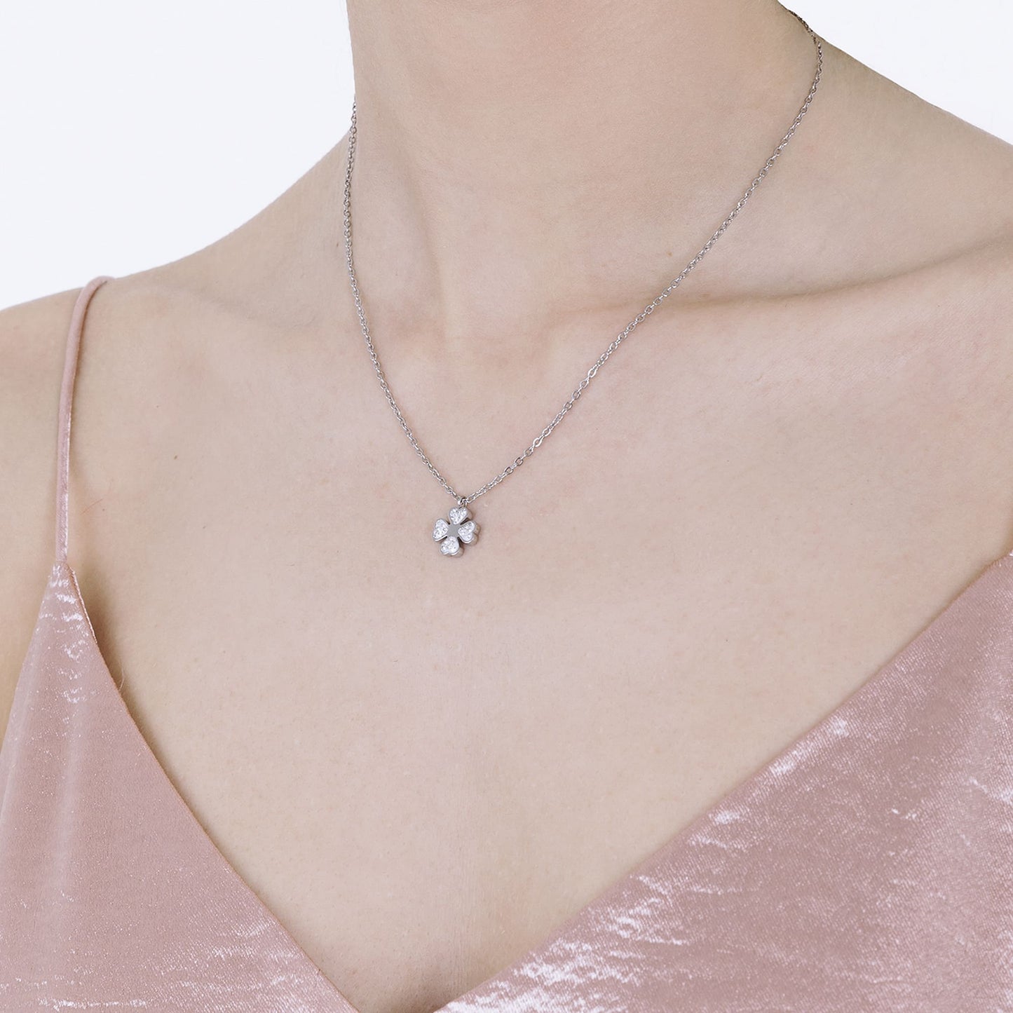 WOMEN'S STEEL NECKLACE WITH FOUR-LEAF CLOVER AND WHITE CRYSTALS