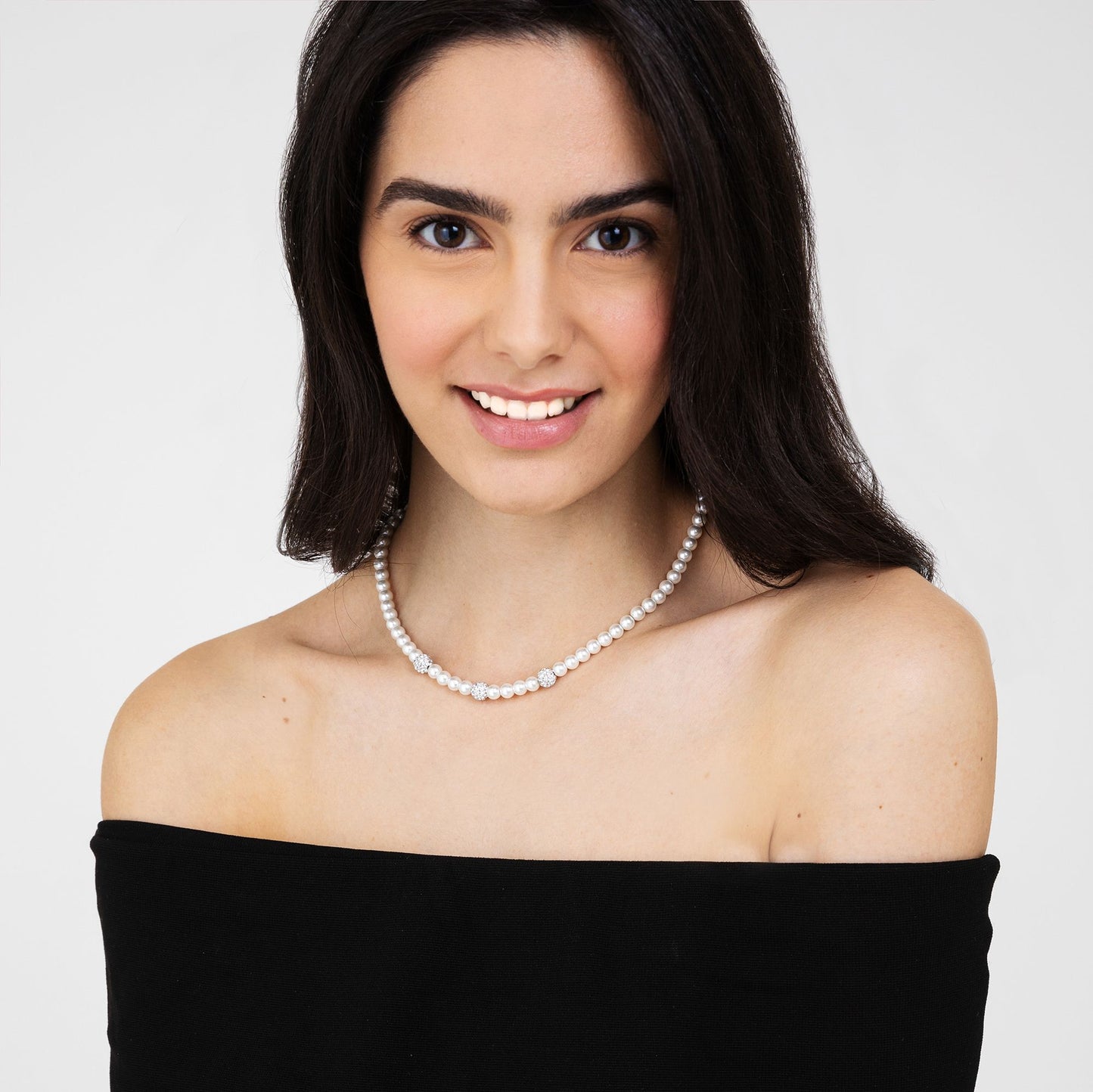 WOMAN PEARL NECKLACE WITH WHITE CRYSTALS