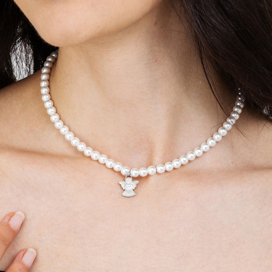 WOMAN WHITE PEARL NECKLACE WITH ANGEL