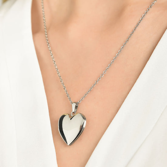 WOMAN STEEL NECKLACE WITH HEART