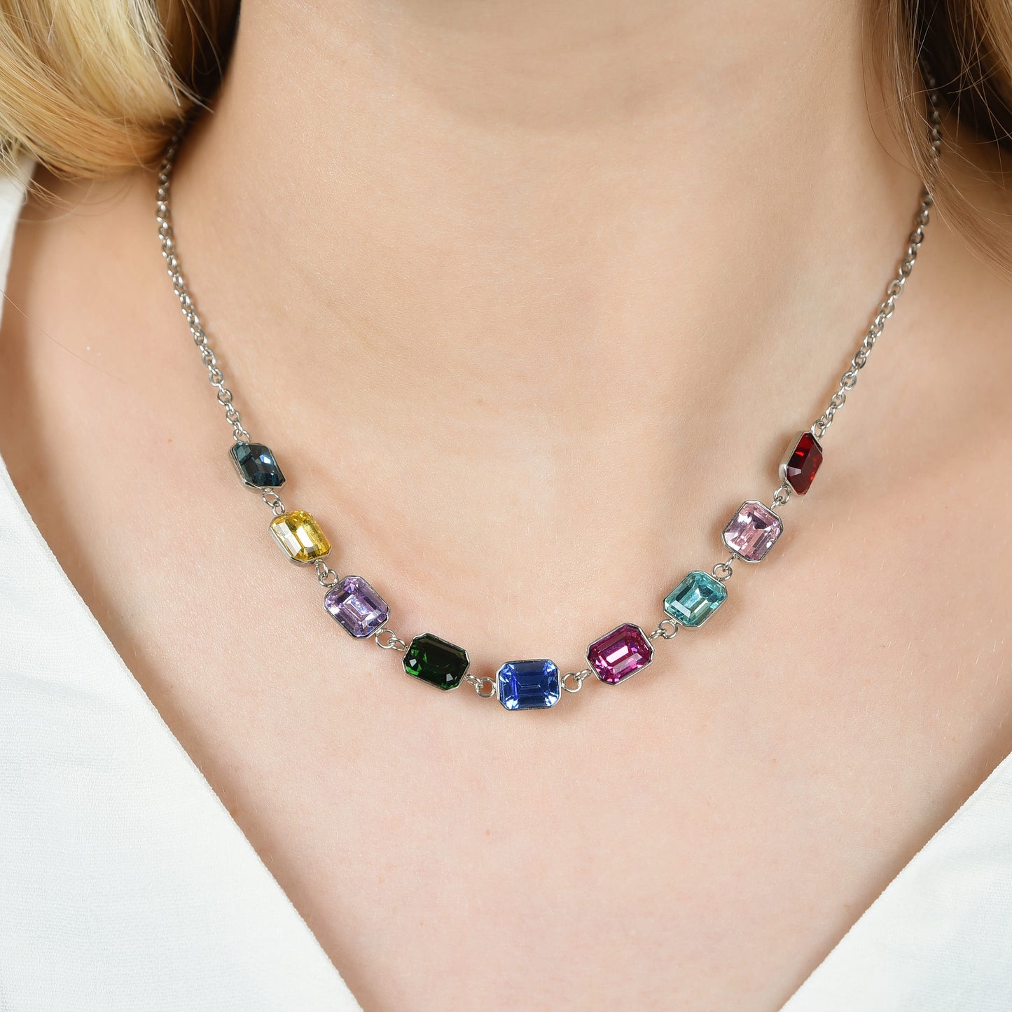 WOMEN'S STEEL NECKLACE WITH MULTICOLOR CRYSTALS