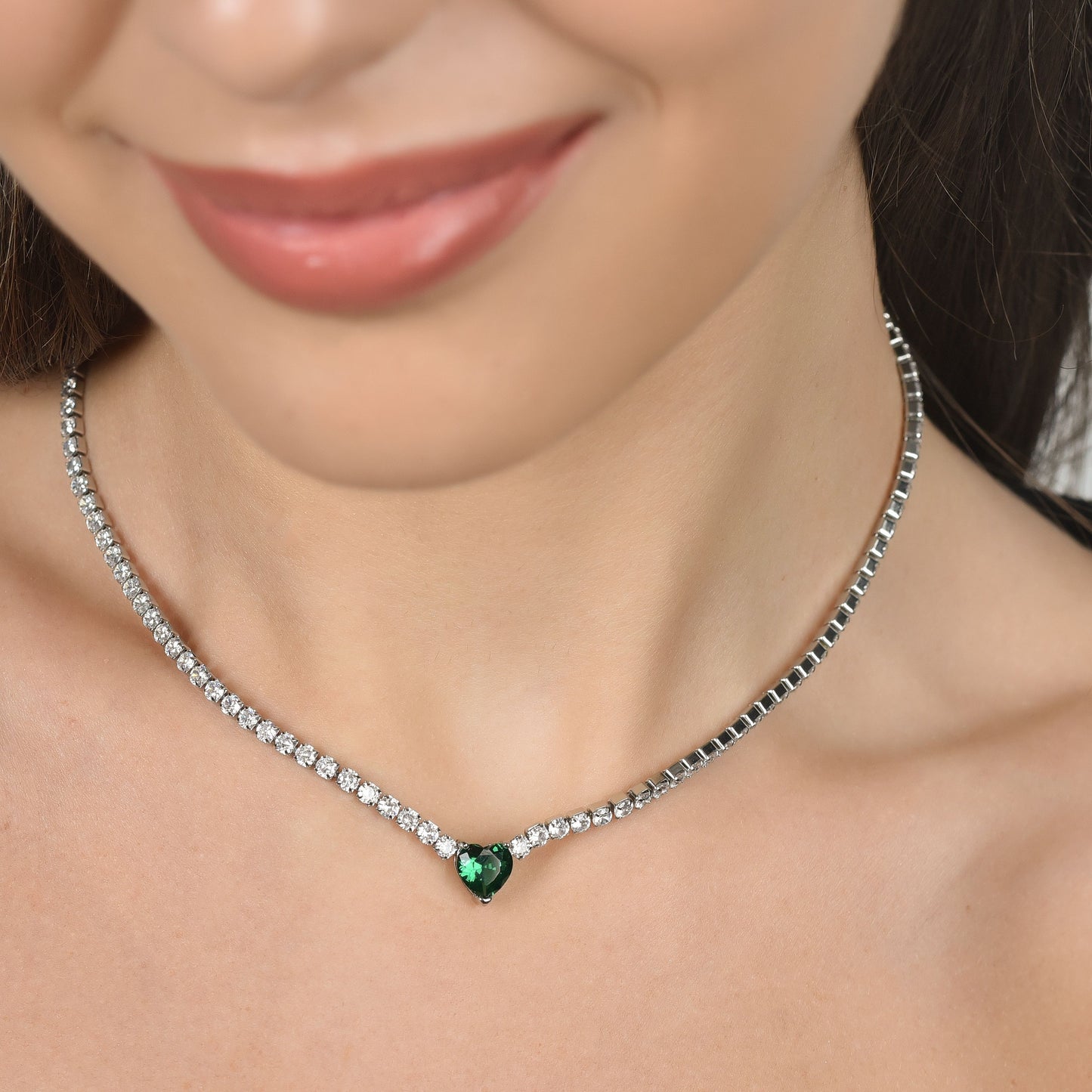 WOMEN'S STEEL TENNIS NECKLACE WITH WHITE CRYSTALS AND GREEN CRYSTAL HEART