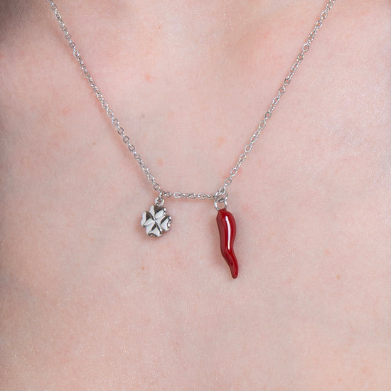 COLLANA DONNA IN ACCIAIO CON CORNO ROSSO E QUADRIFOGLIO