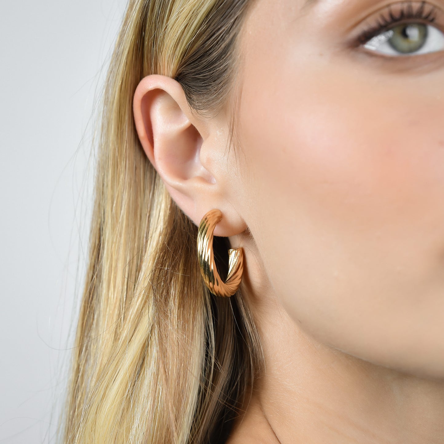 WOMEN'S IP GOLD STEEL HOOPS EARRINGS