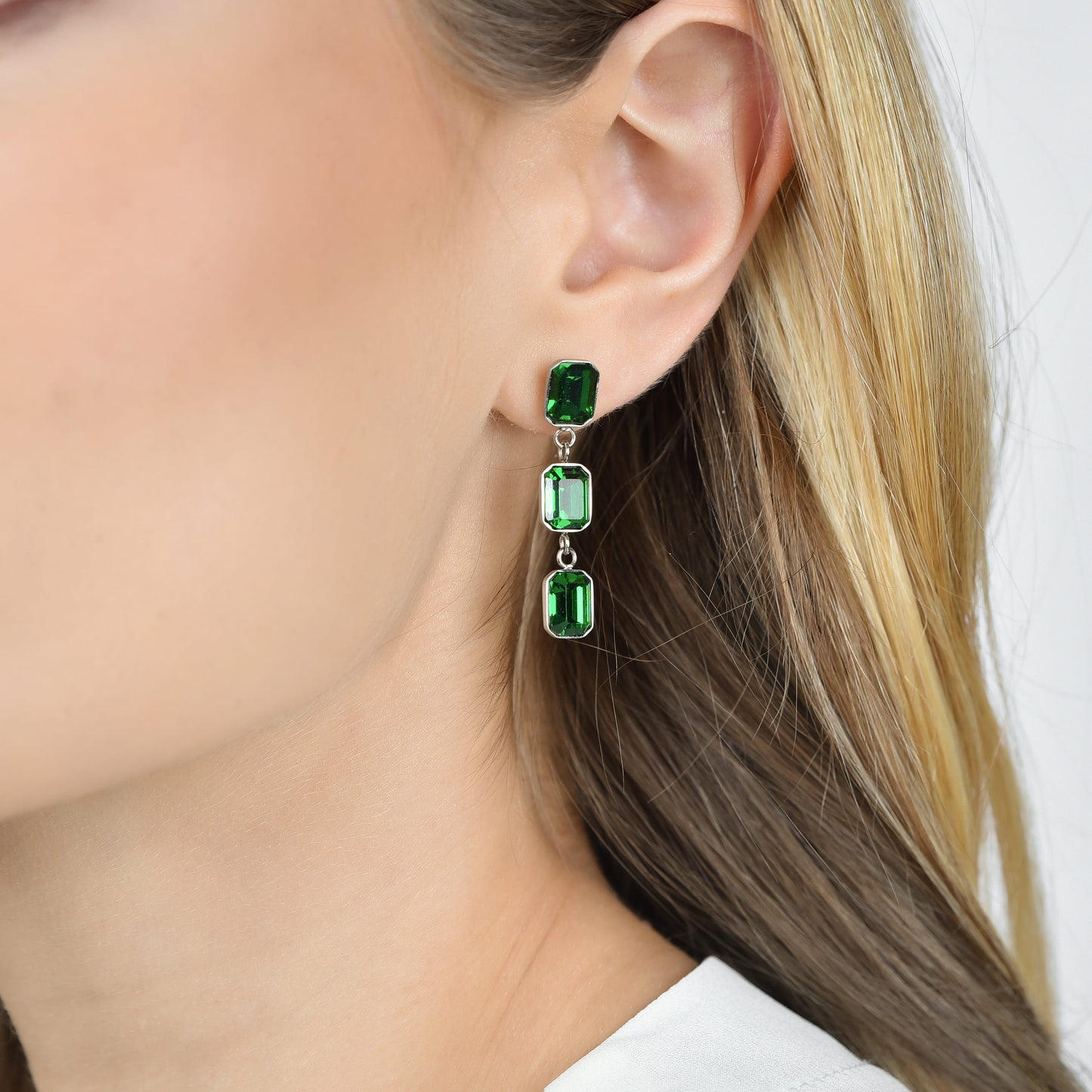 WOMEN'S STEEL EARRINGS WITH GREEN CRYSTALS