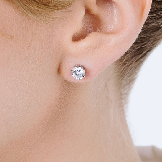 STEEL POINT LIGHT EARRINGS WITH 6MM WHITE CRYSTAL